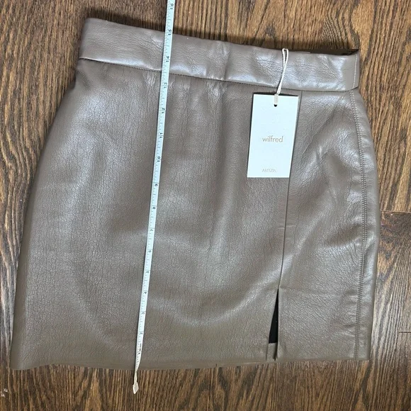 WILFRED ARITZIA Vegan Faux Leather Patio Mini Skirt 
Light brown - Picture 9 of 13